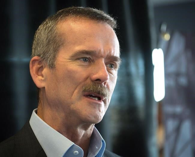Chris Hadfield to Captain Kirk: Astronaut urges William Shatner to 'soak up' space